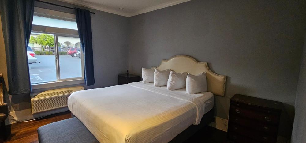 Room image 3